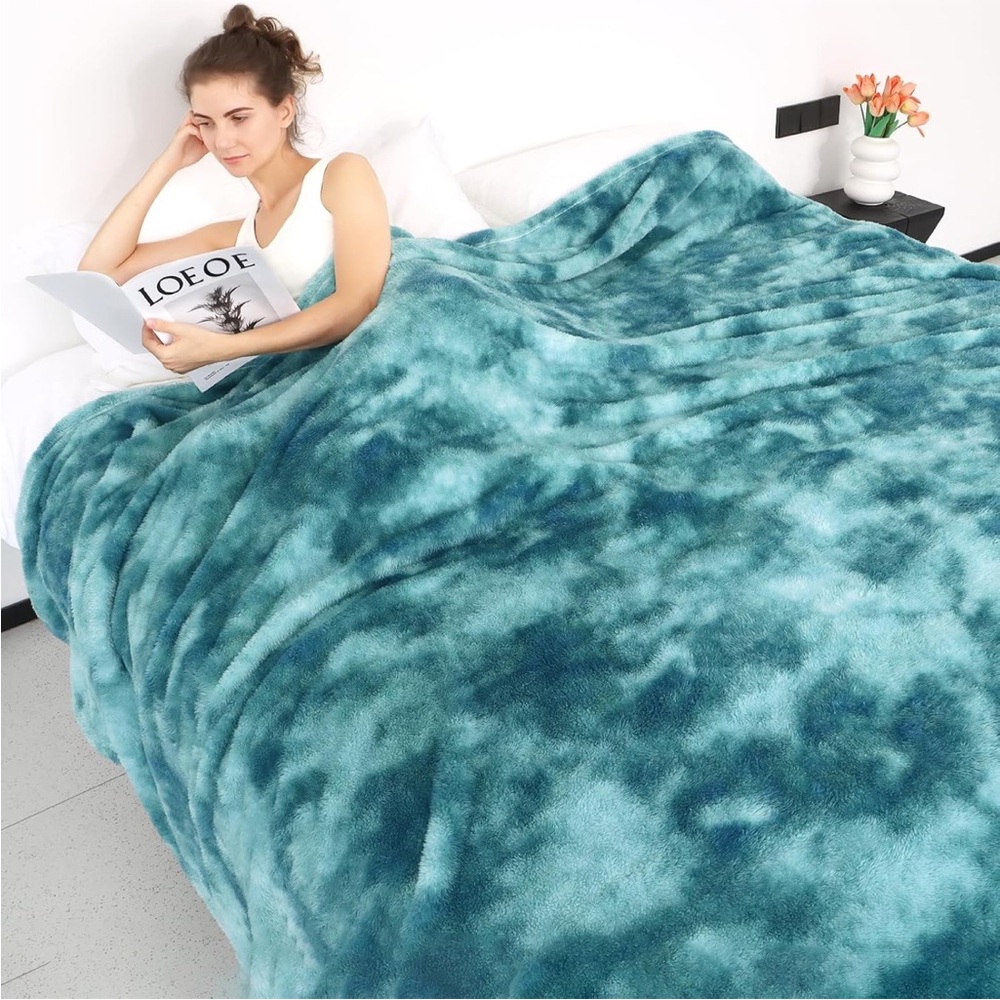 Teal Tie-Dye Blanket
